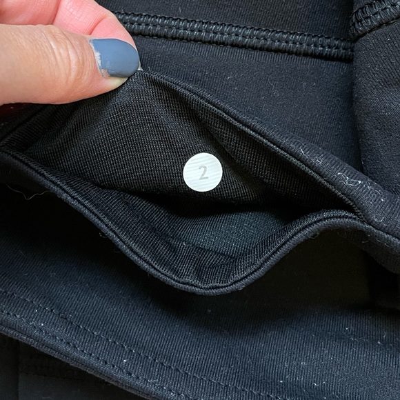 Cropped Lululemon leggings - Picture 2 of 3